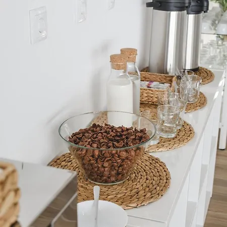 ゲストハウス 4u Airport リスボン